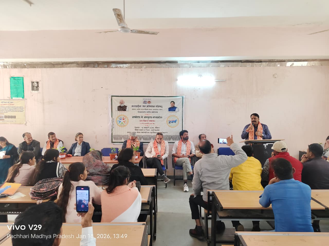 एडीएम देवकी नंदन सिंह 