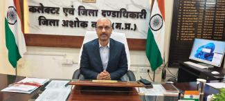 नवागत कलेक्टर ने किया पदभार ग्रहण।